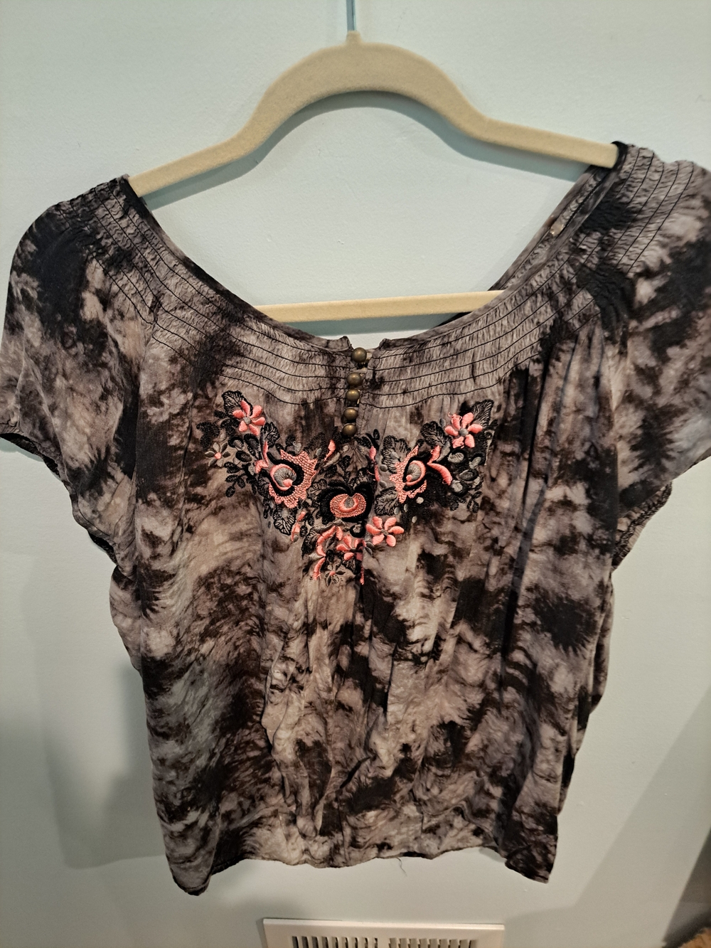 Women’s Black & Gray Tie-Dye Embroidered Short Sleeve Top